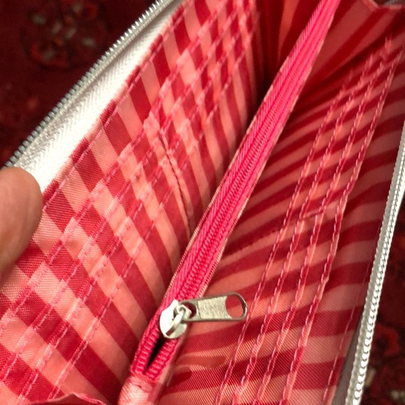 NEW WITH TAG VICTORIA’S SECRET WALET - Picture 5 of 6